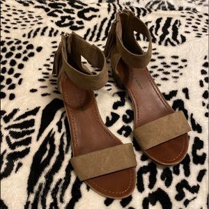 Cute tassel zip up sandals